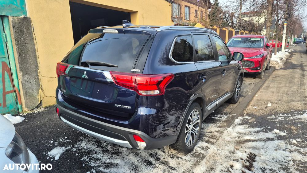 Mitsubishi Outlander - 3