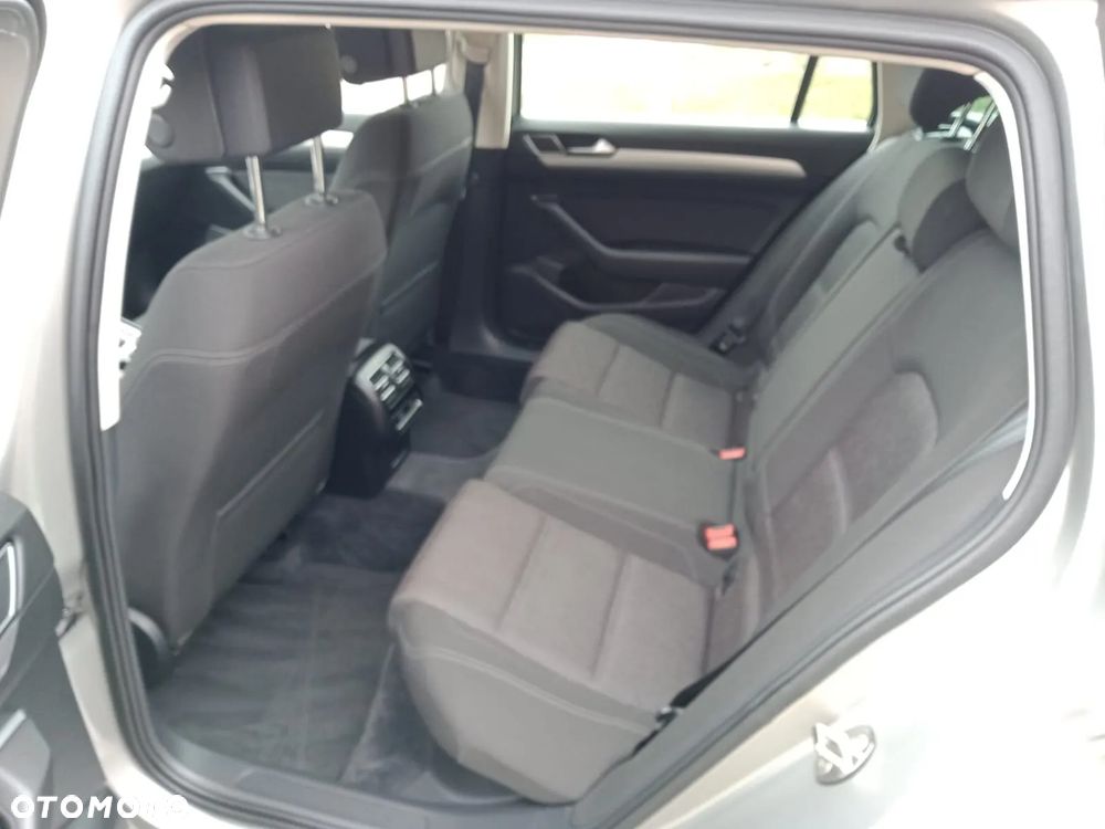 Volkswagen Passat Variant 1.6 TDI (BlueMotion Technology) DSG Comfortline - 17