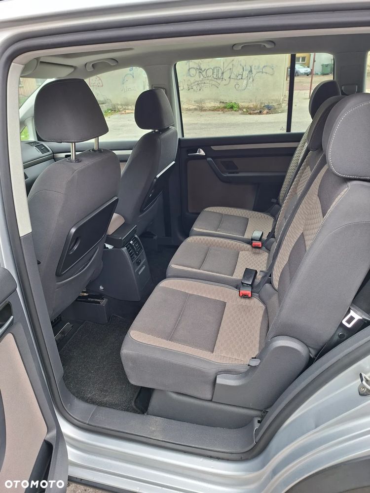 Volkswagen Touran - 9