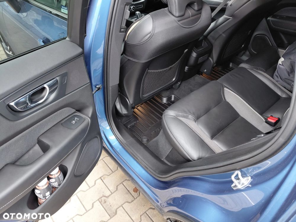 Volvo XC 60 B5 D AWD R-Design - 12
