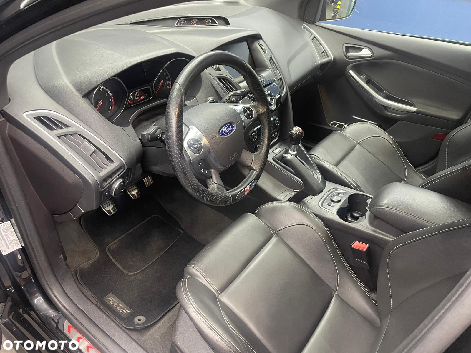 Ford Focus ST - 10
