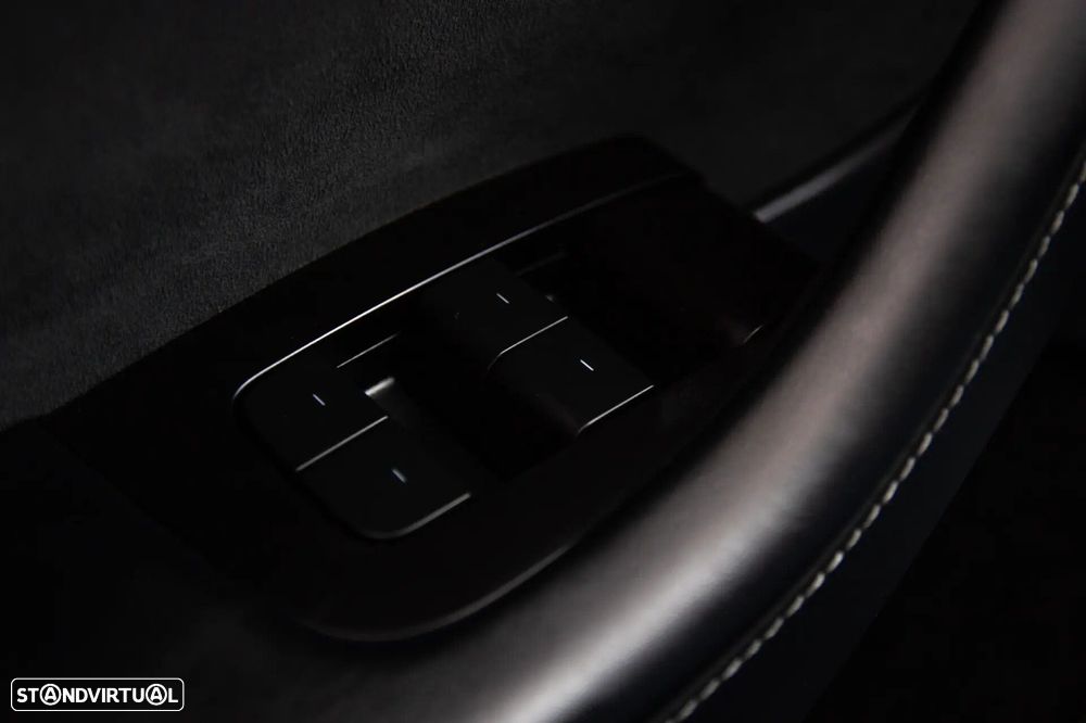 Tesla Model Y - 11