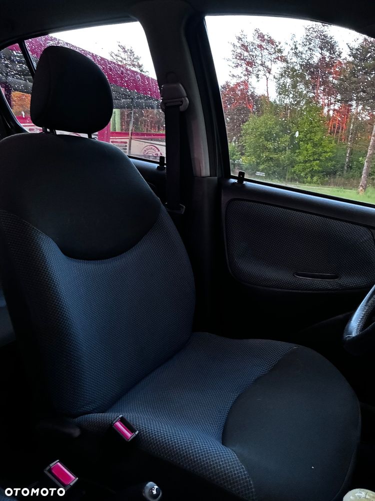 Toyota Yaris 1.4 D-4D Base - 18