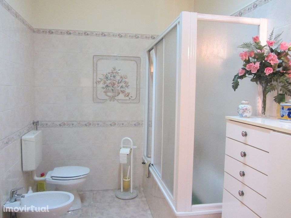 Quarto em apartamento tranquilo na zona da Graça, com terraço - Grande imagem: 5/7