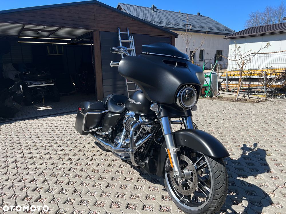 Harley-Davidson Touring Street Glide - 2