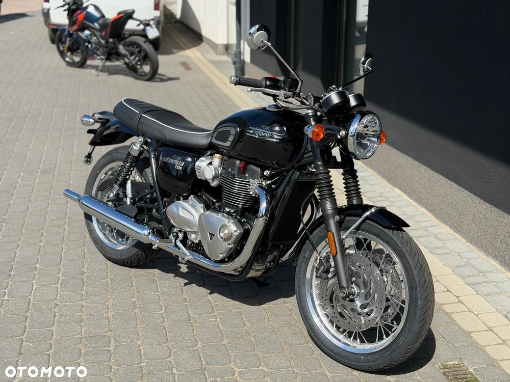 Triumph Bonneville - 1