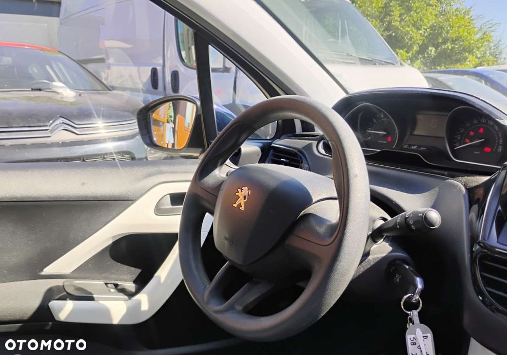 Peugeot 208 - 17