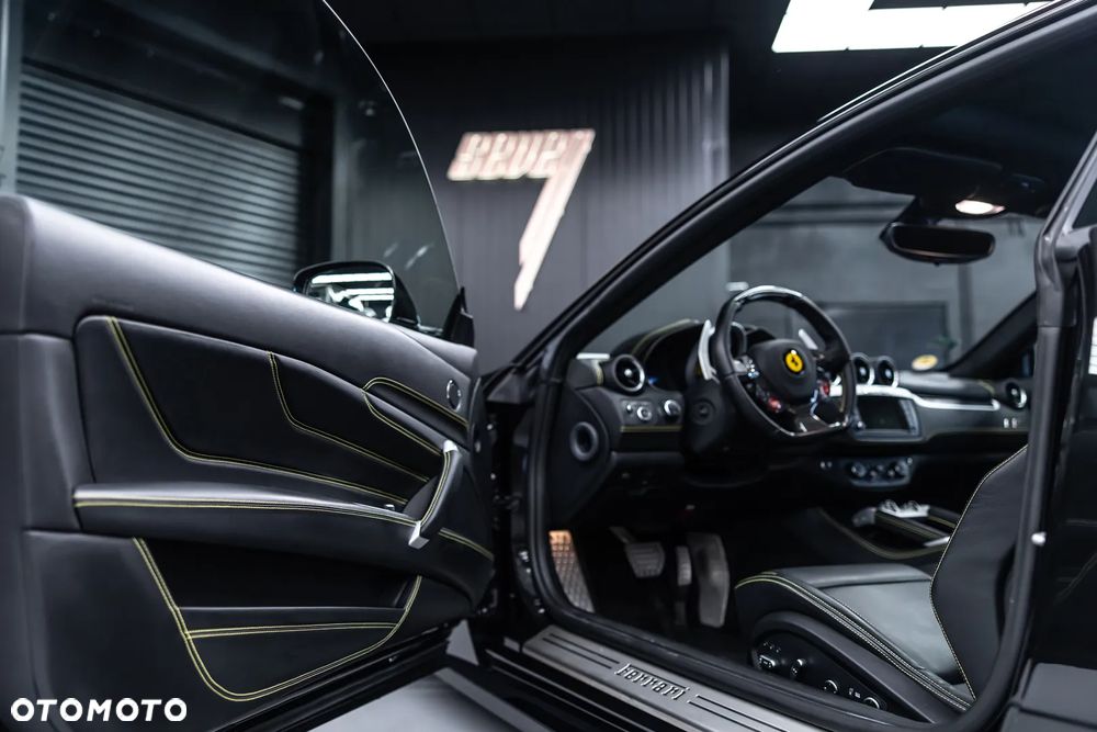 Ferrari FF - 33