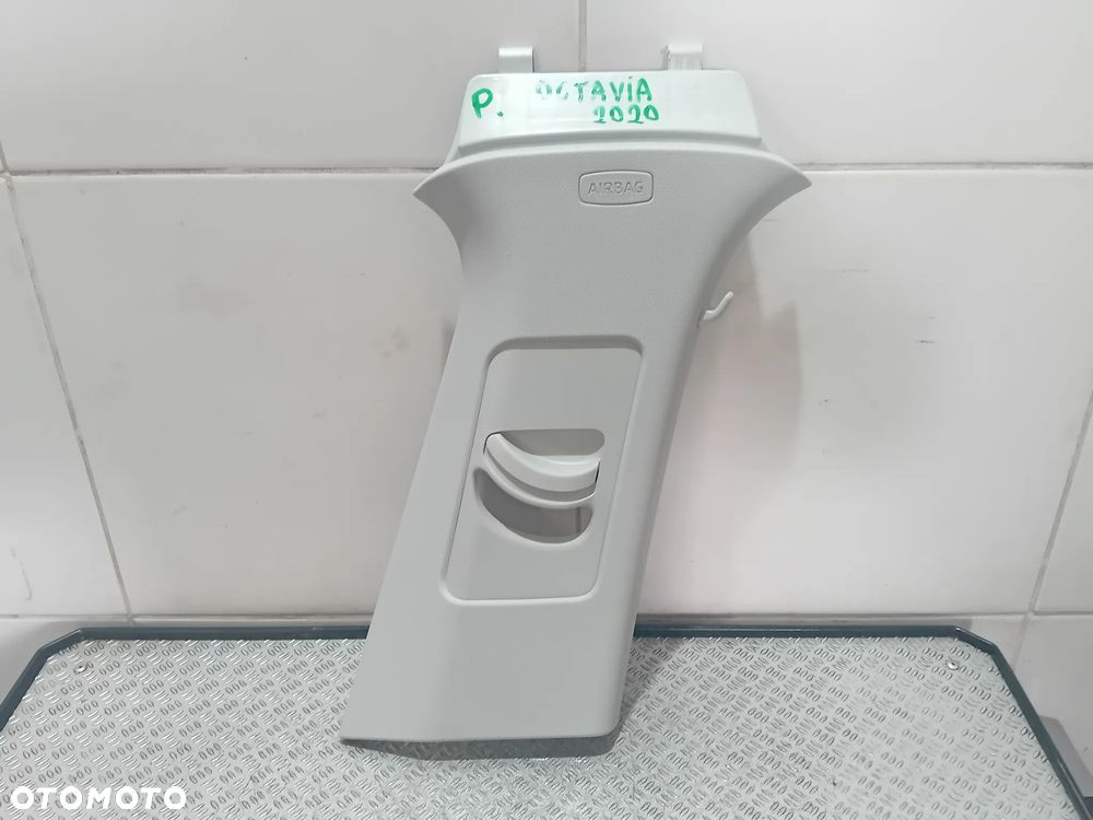osłona pasa suwaka prawa Skoda Octavia III 2020 - 1