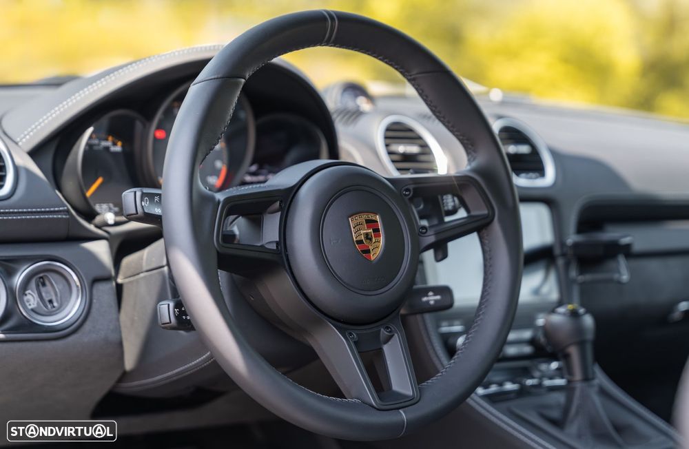 Porsche 718 Spyder RS - 16