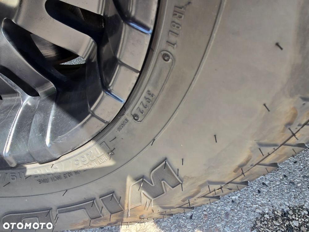 Chevrolet Silverado - 28