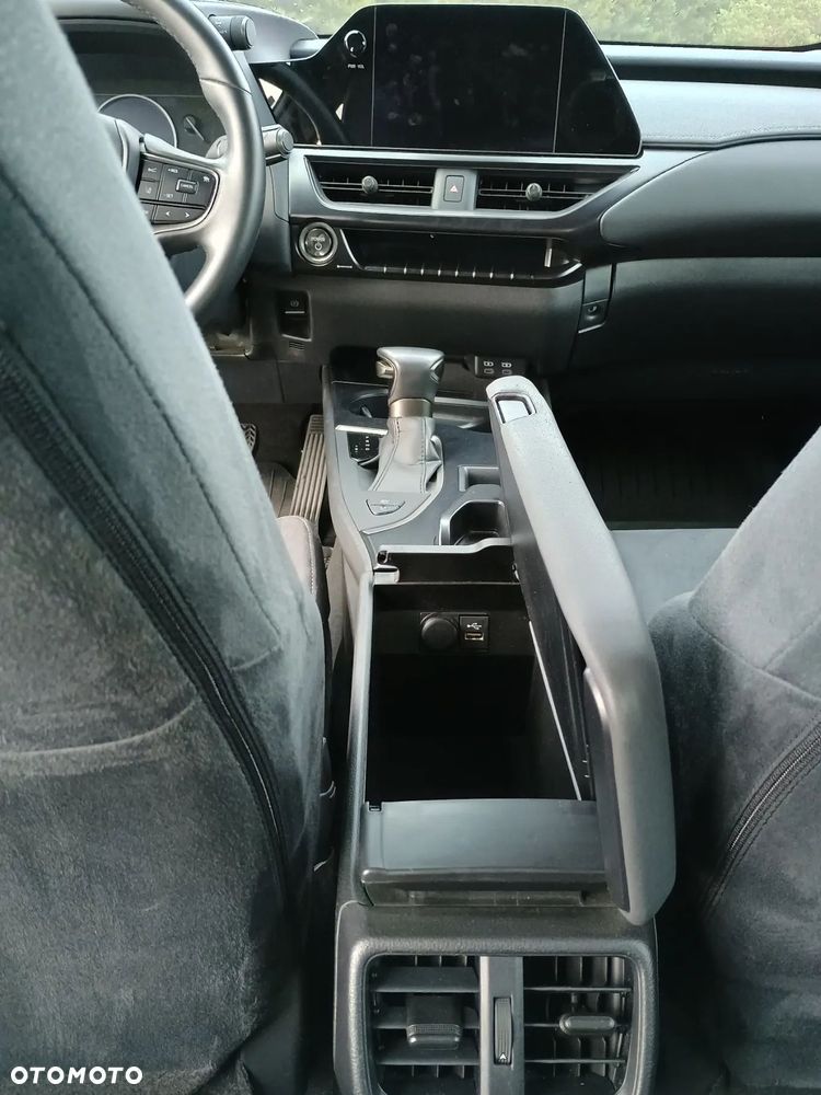 Lexus UX 250h GPF Business Edition 2WD - 36