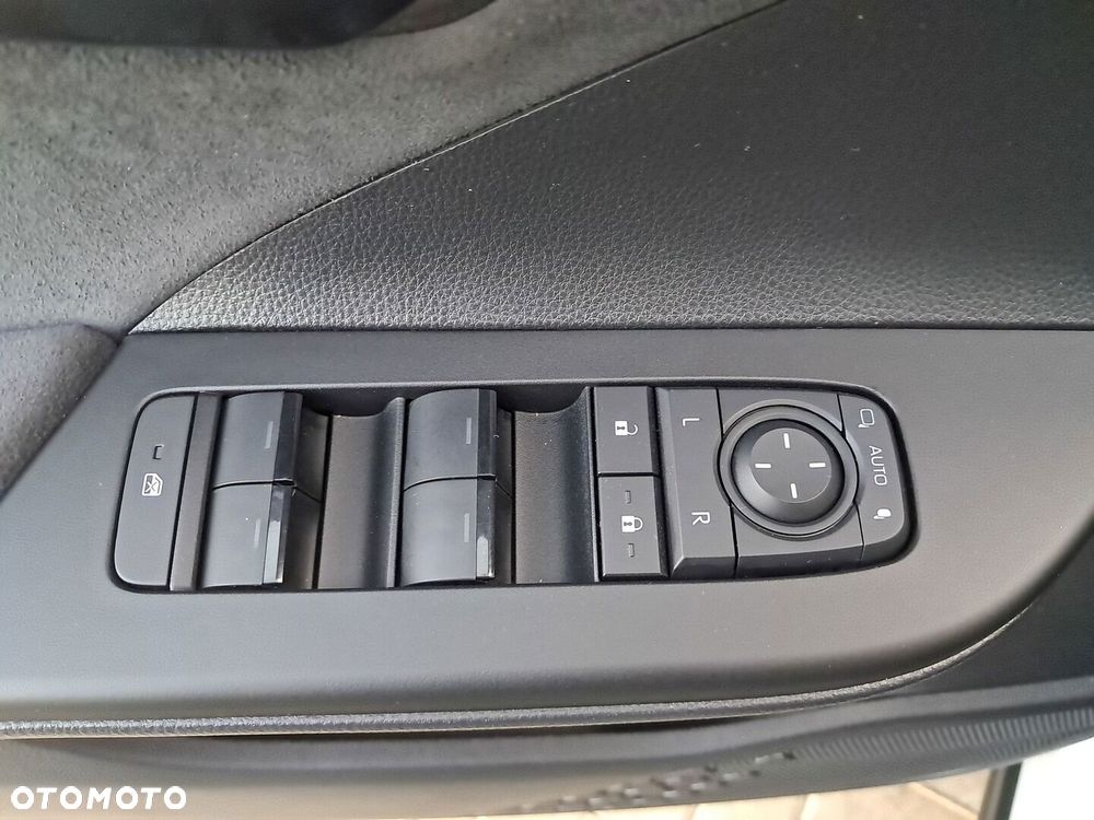 Toyota C-HR 2.0 PHEV Dynamic Force Executive - 25