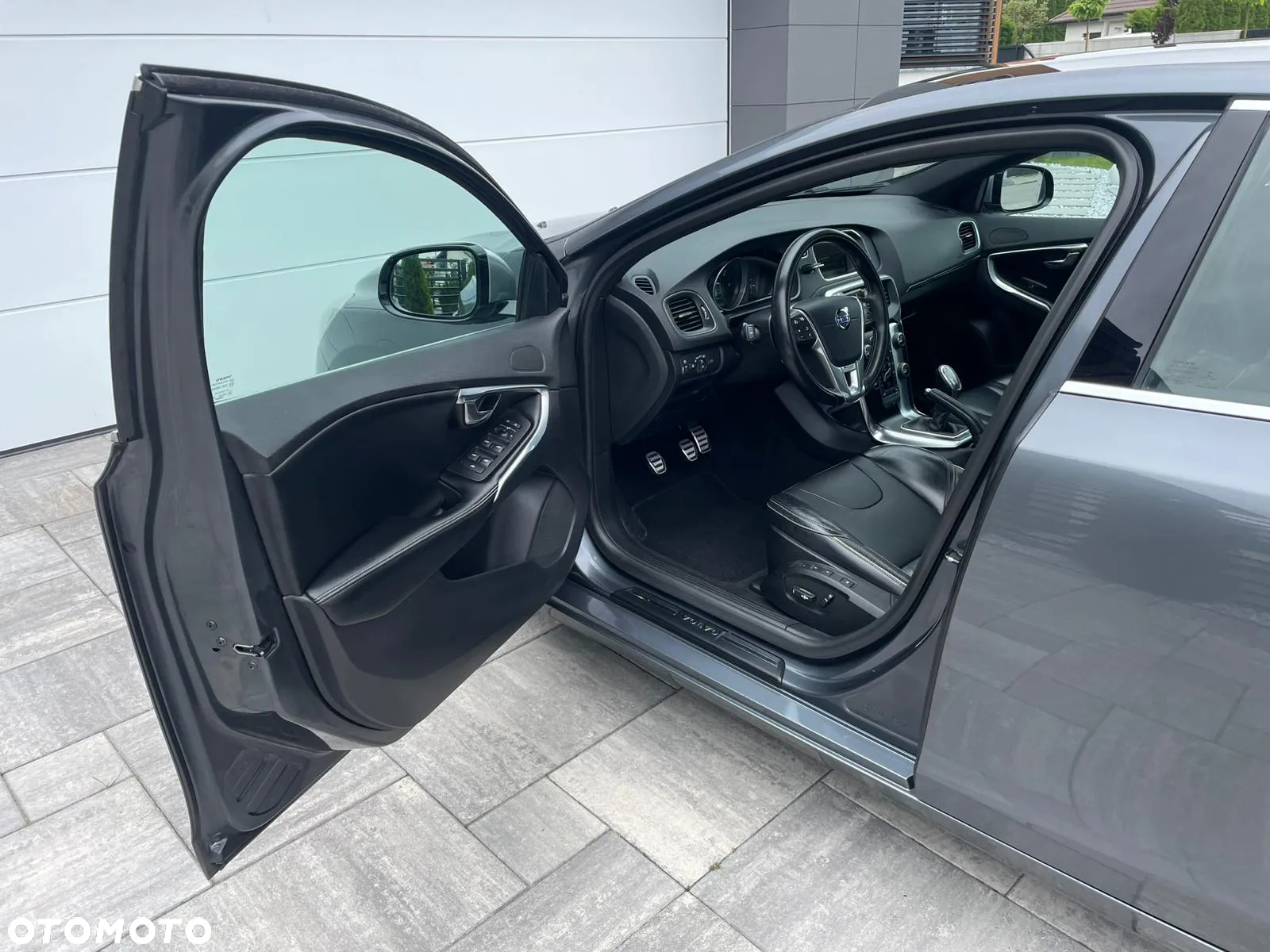 Volvo V40 D2 R-Design - 11