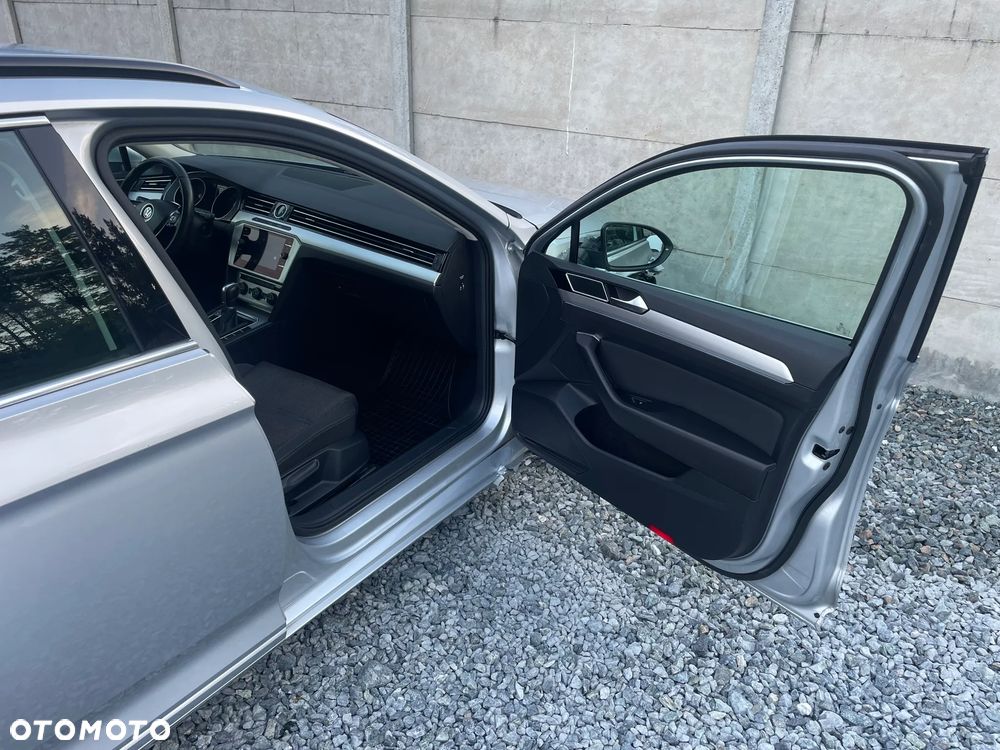 Volkswagen Passat 2.0 TDI SCR DSG Comfortline - 20