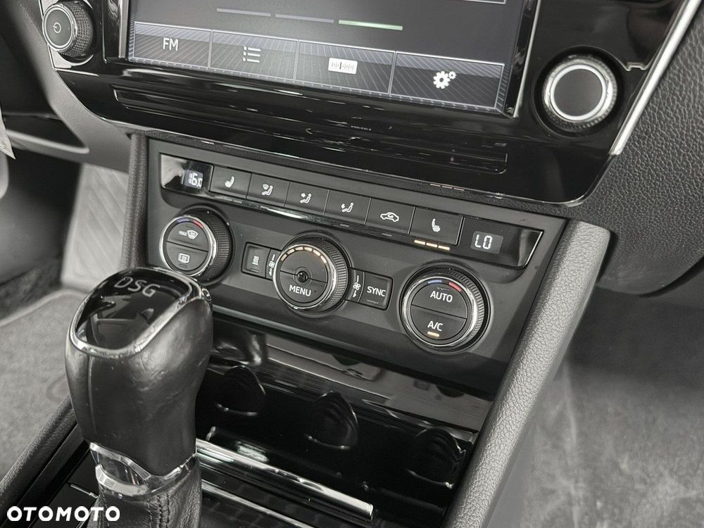 Skoda Superb 2.0 TDI DSG Sportline - 31