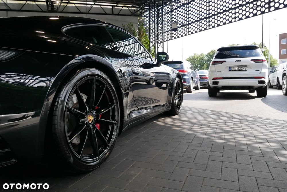 Porsche 911 Carrera 4S - 38