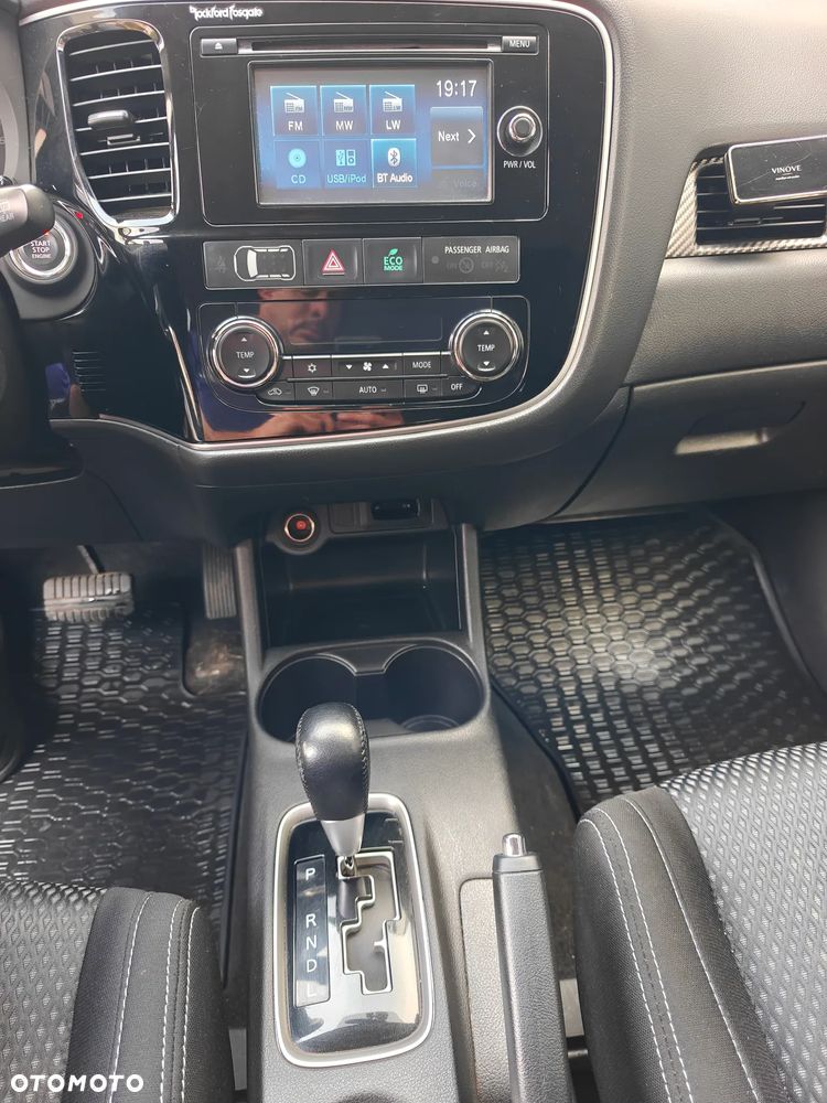 Mitsubishi Outlander 2.0 Intense + 4WD CVT - 9