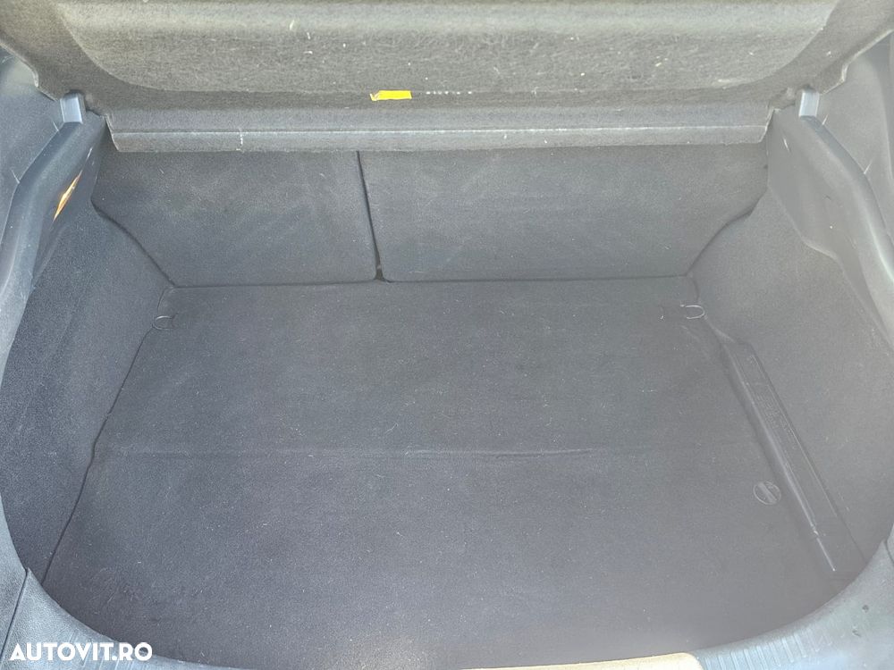 Renault Megane III Coupe 1.5 dCi Color Edition - 12