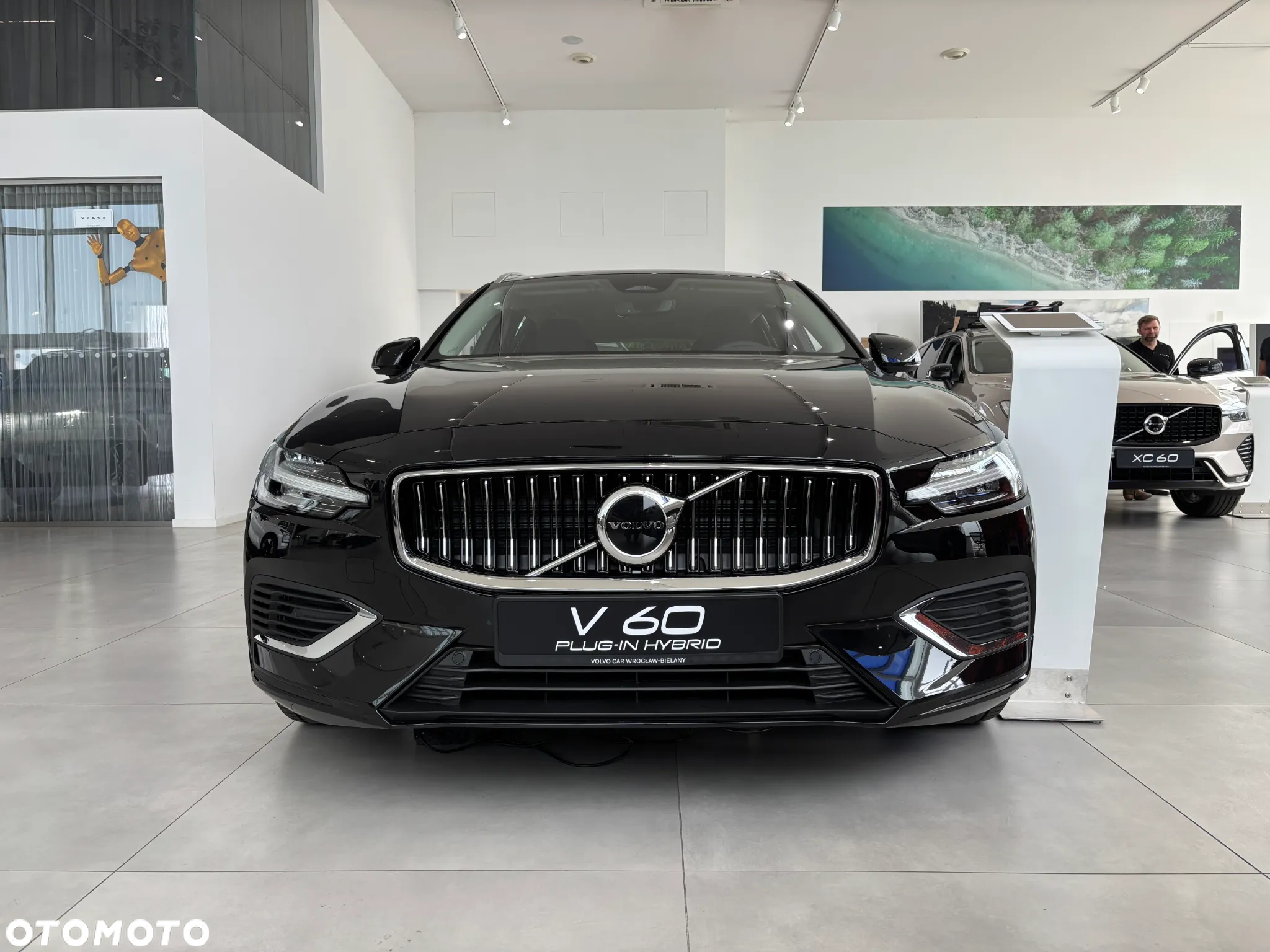 Volvo V60 T6 AWD Plug-In Hybrid Essential - 4