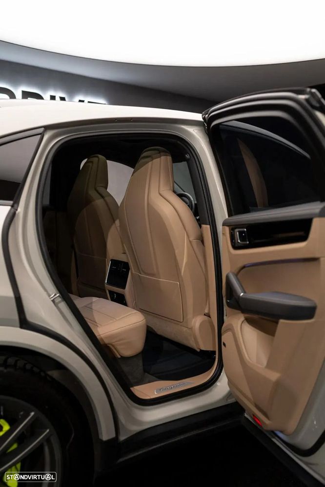 Porsche Cayenne Coupé E-Hybrid - 15