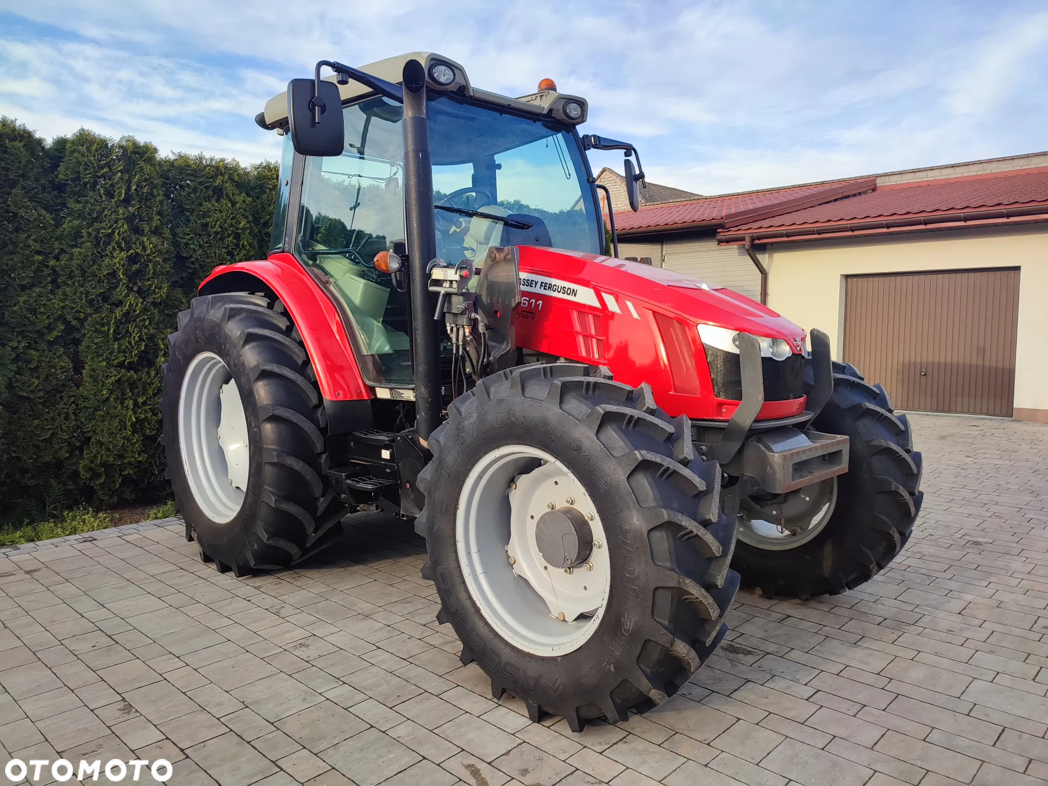 Massey Ferguson 5611 z ladowaczem - 7