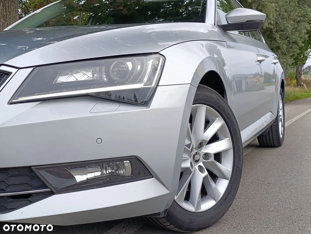 Skoda Superb 2.0 TDI Ambition - 25
