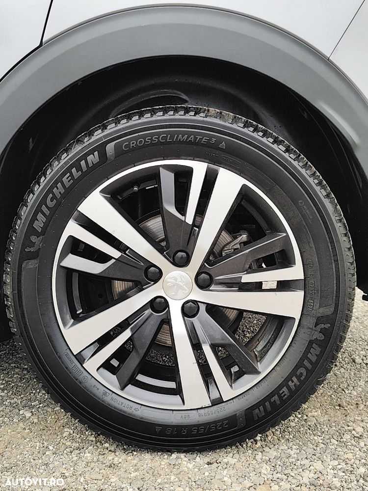 Peugeot 3008 1.2 PureTech 130 EAT8 Allure Pack - 23