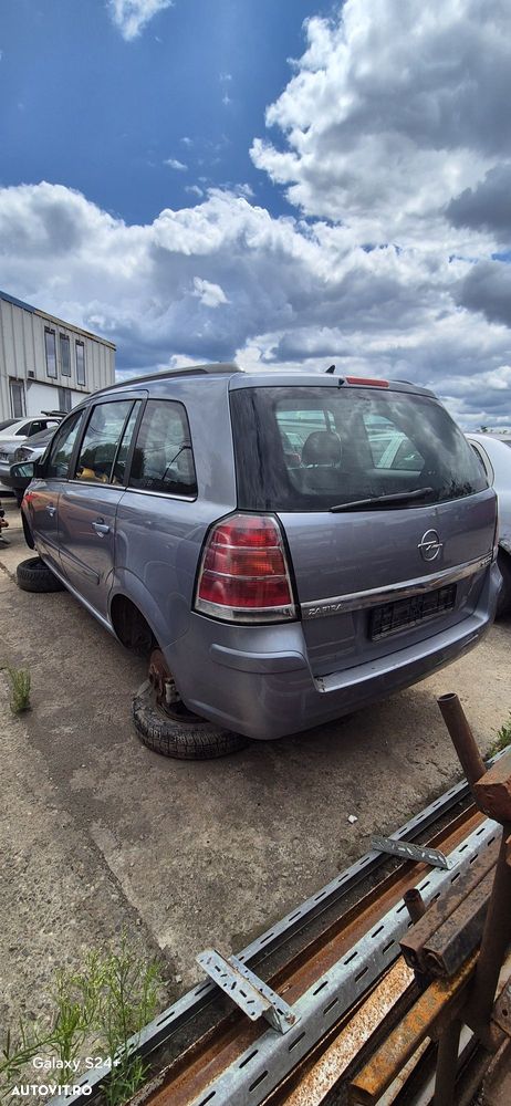 Dezmembram Opel Zafira B Z19DT 2006 - 2