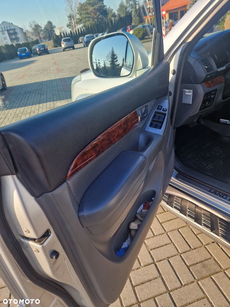 Toyota Land Cruiser - 25