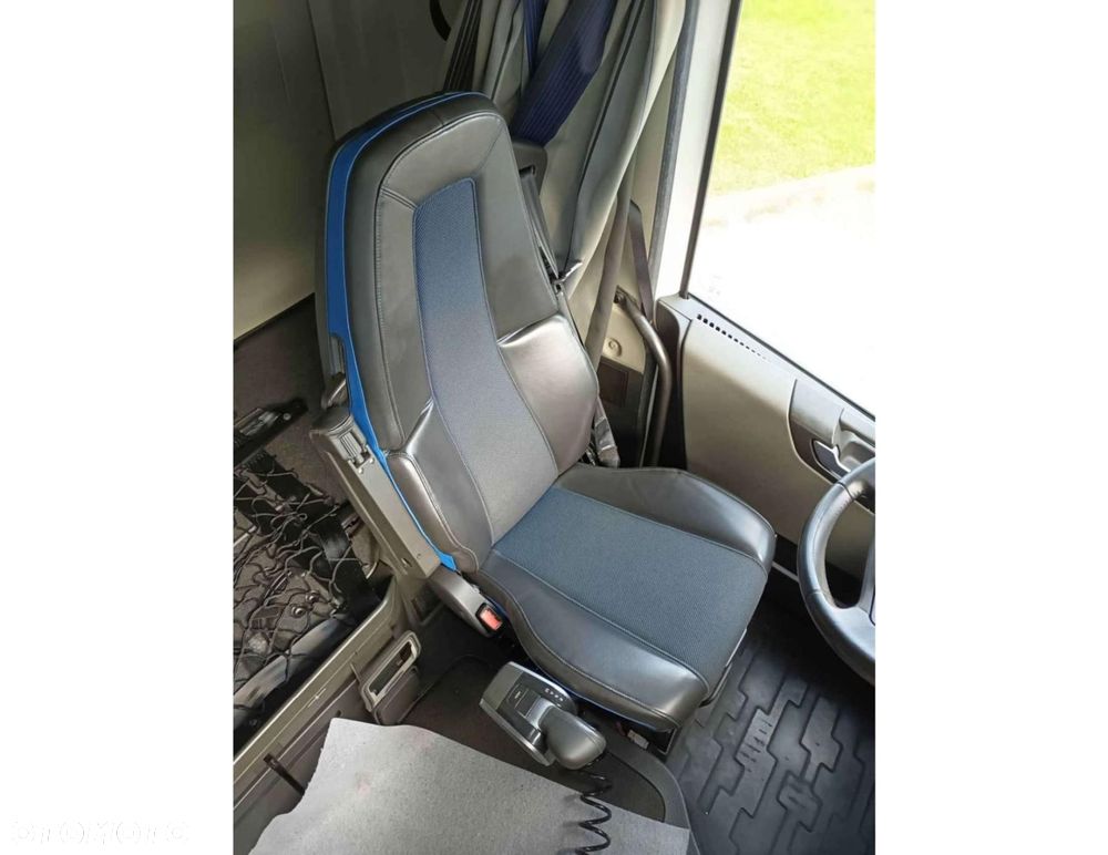 Volvo VOLVO_FH_42T - 9