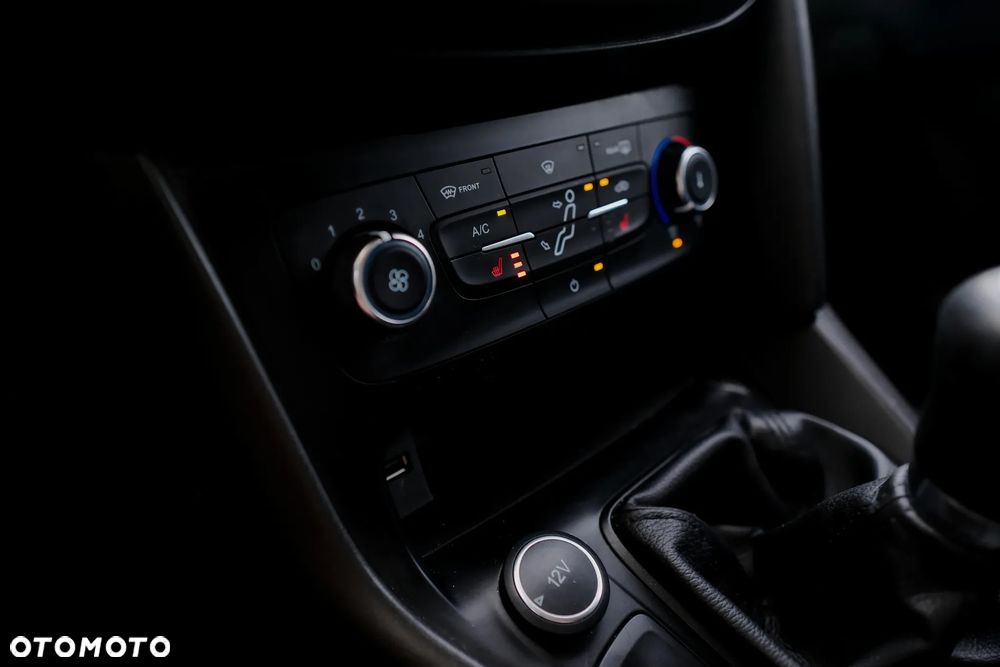 Ford Focus 1.0 EcoBoost Titanium ASS - 24
