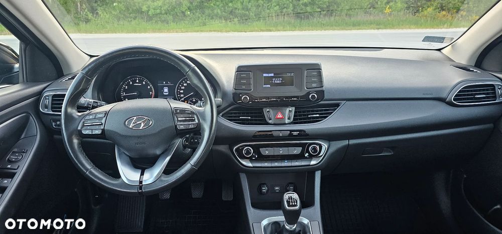 Hyundai i30 1.5 DPI Classic + - 11