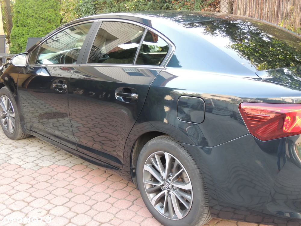 Toyota Avensis 2.0 D-4D Premium - 14