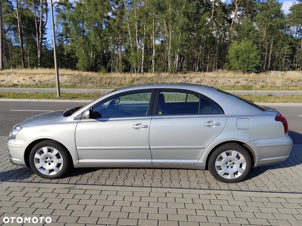 Toyota Avensis 1.8 VVT-i Sol - 4