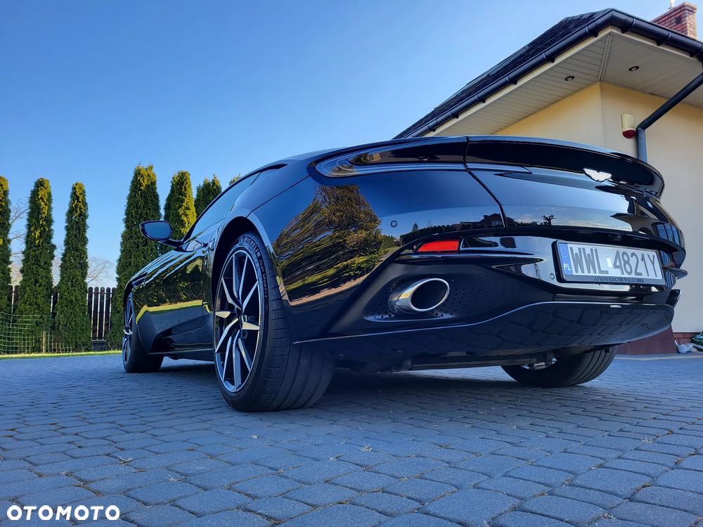 Aston Martin DB11 Launch Edition - 9