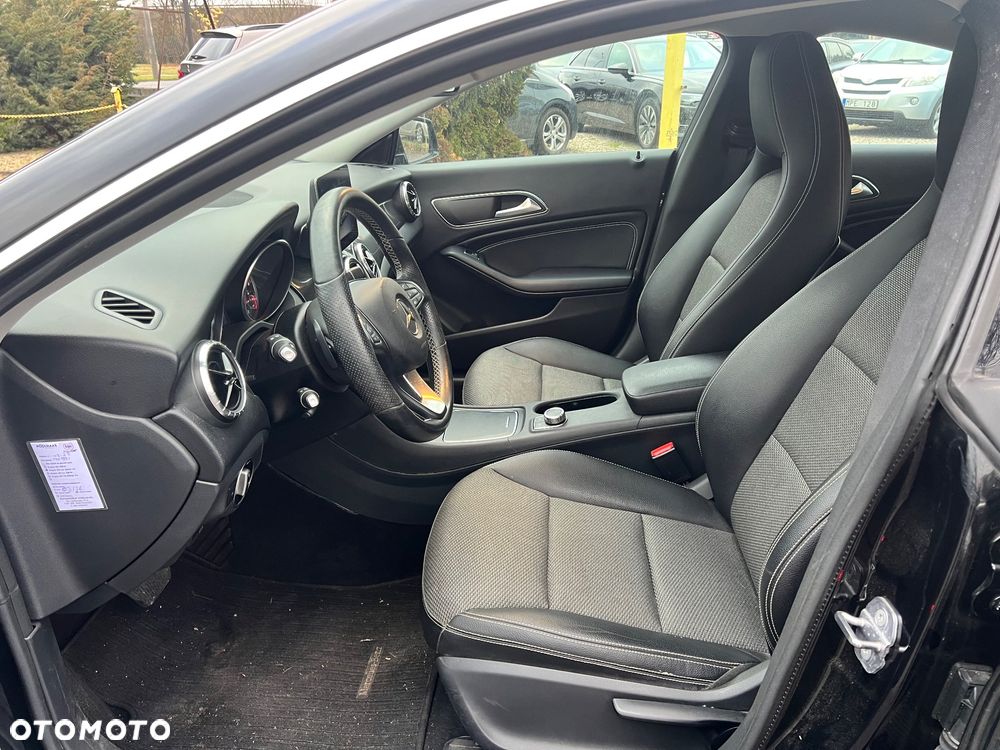 Mercedes-Benz CLA 200 7G-DCT UrbanStyle Edition - 13