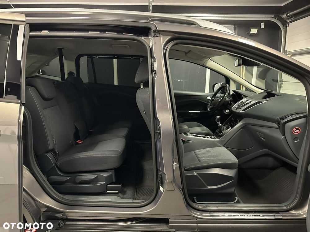 Ford Grand C-MAX - 11