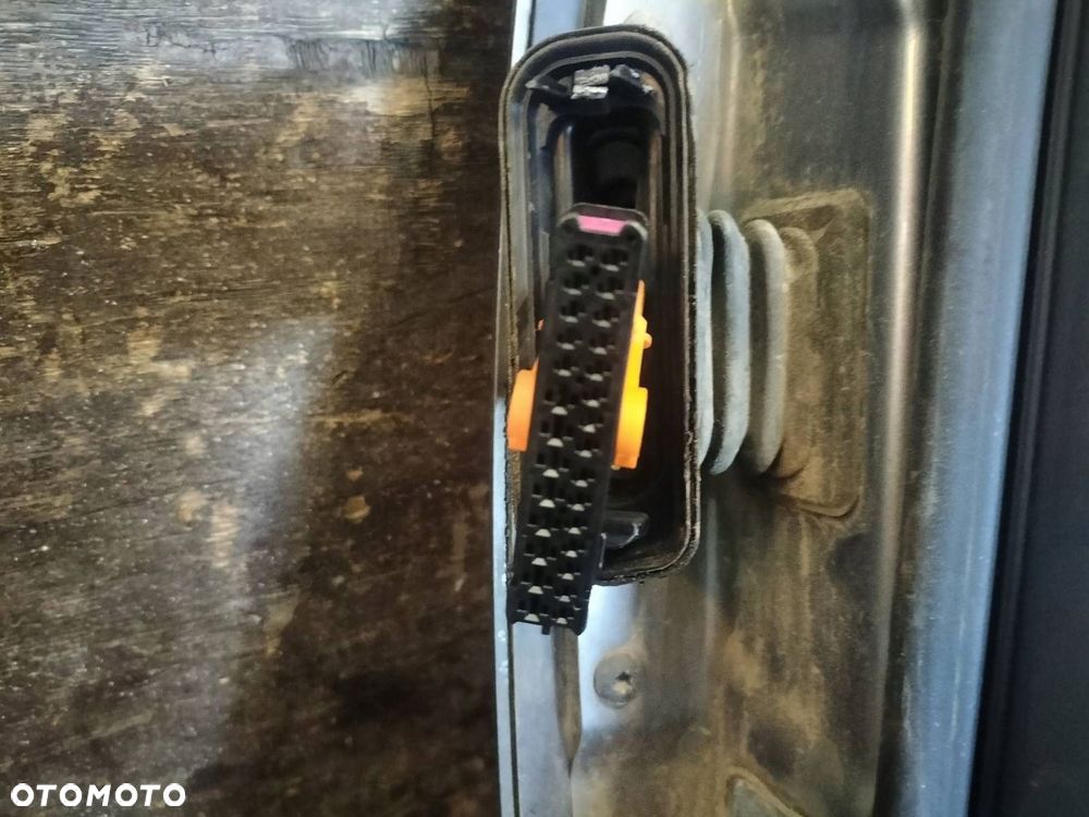 DRZWI KOMPLETNE PRAWY TYŁ VOLKSWAGEN GOLF V HB 5D LA7T - 8