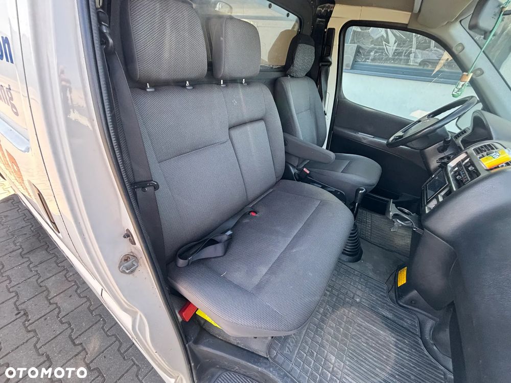 Toyota HIACE - 12