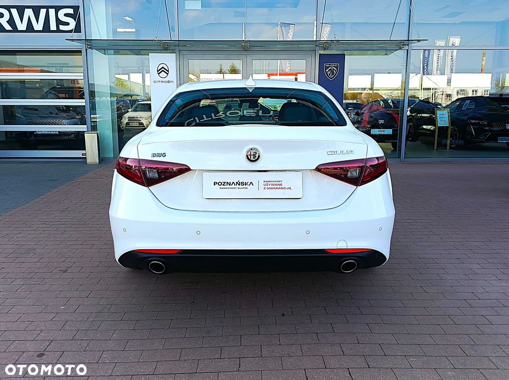 Alfa Romeo Giulia - 6