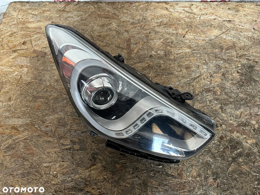 REFLEKTOR PRAWY LAMPA  HYUNDAI I40   UK - 1