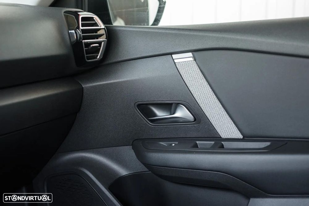 Citroën e-C4 50 kWh Autonomia Conforto Plus - 32
