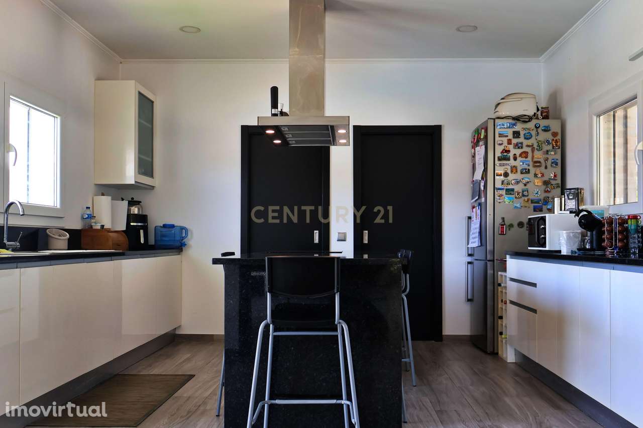 Moradia T4 com Piscina e Proximidade ao Golfe em Portimão - Grande imagem: 3/60