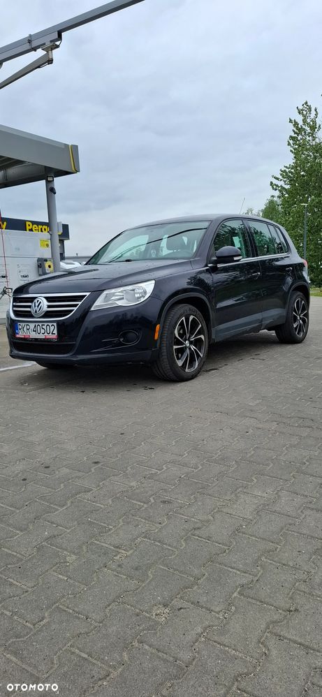 Volkswagen Tiguan - 1
