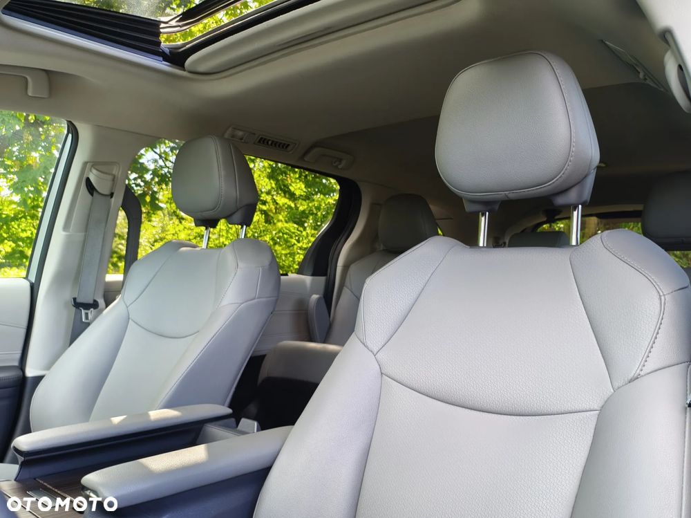 Toyota Sienna - 28