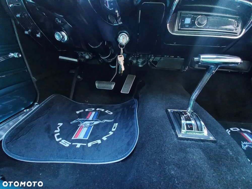 Ford Mustang - 16