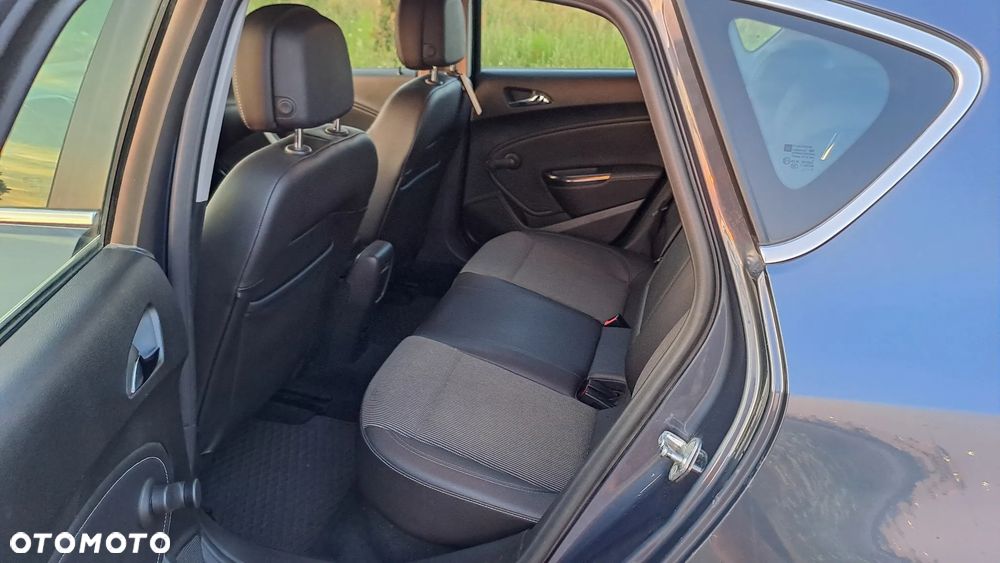 Opel Astra 1.6 T Cosmo - 12