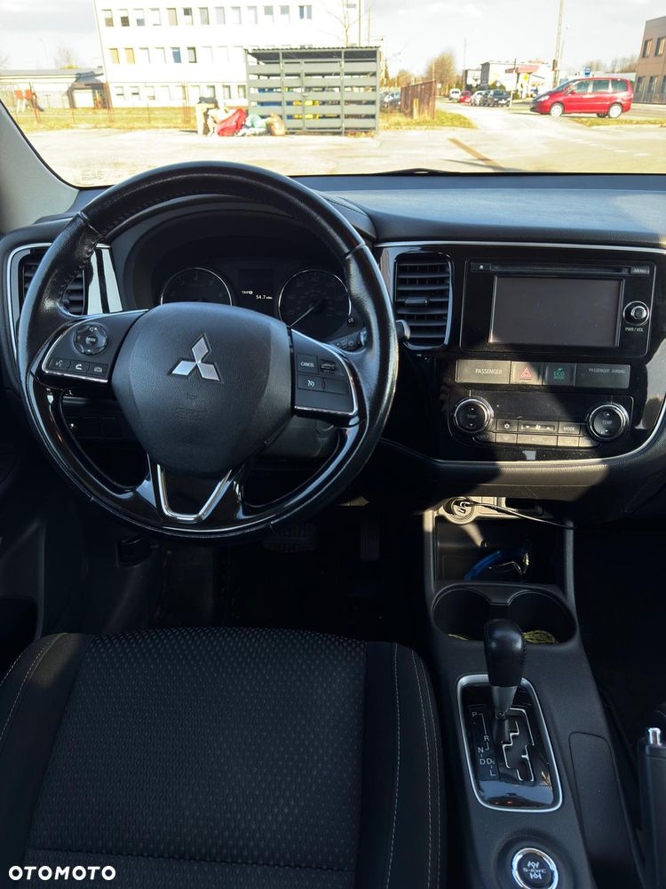 Mitsubishi Outlander - 10