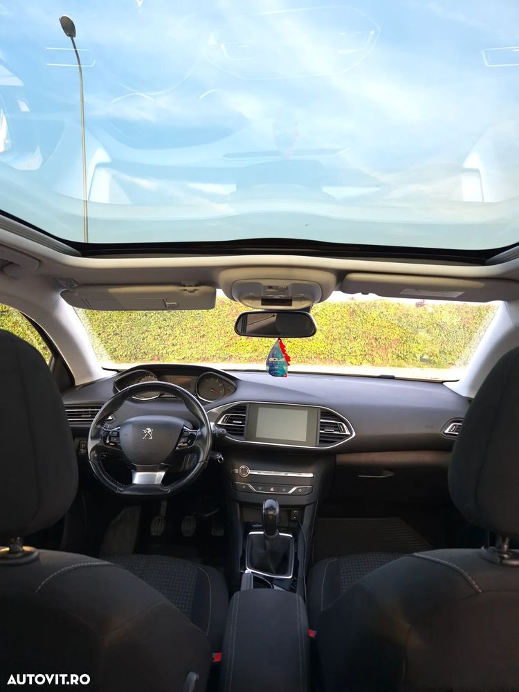 Peugeot 308 1.2 L PureTech Turbo Allure - 23